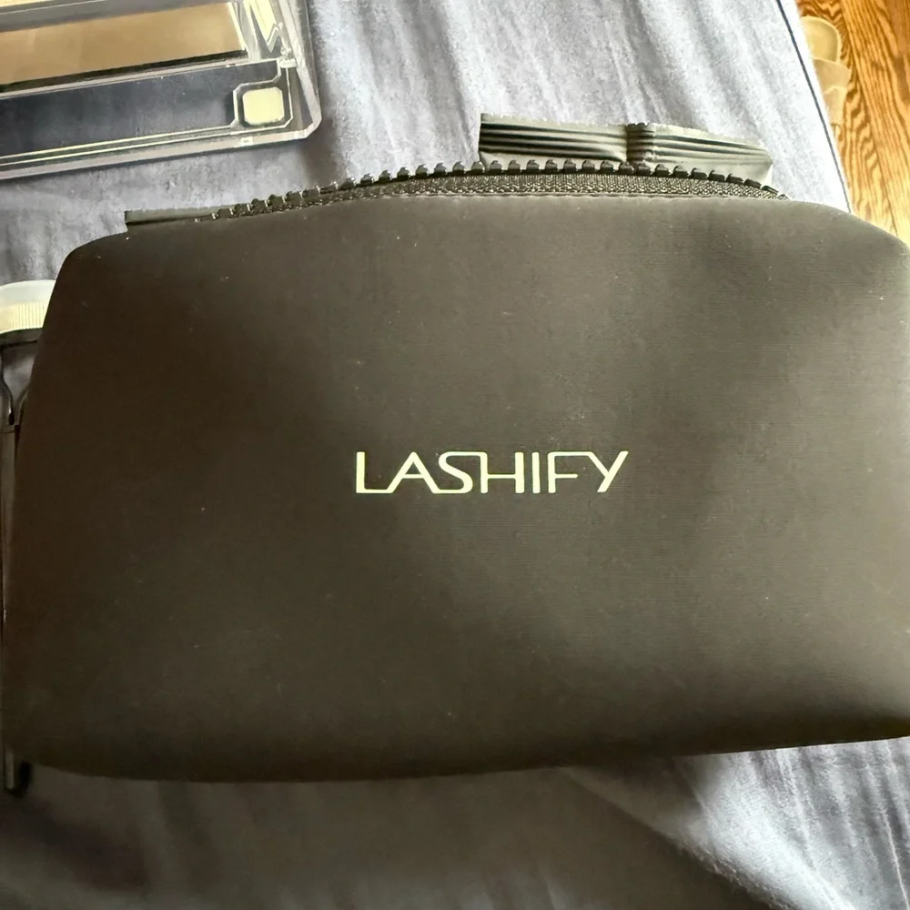 Lashify kit! - Picture 12 of 12